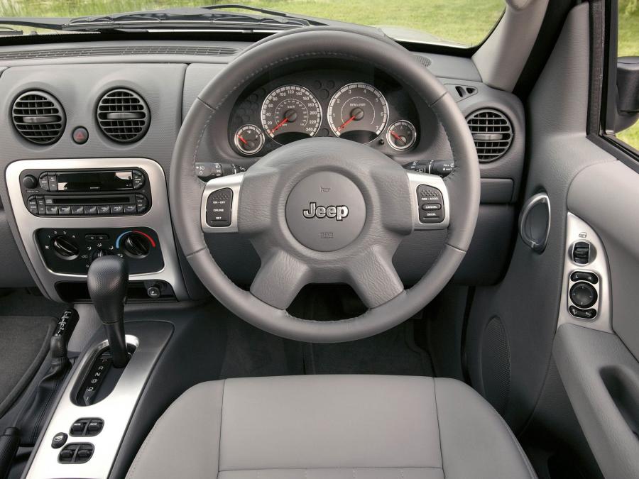  Jeep Cherokee Limited 2005 года  (UK) (фото 13 из 30)